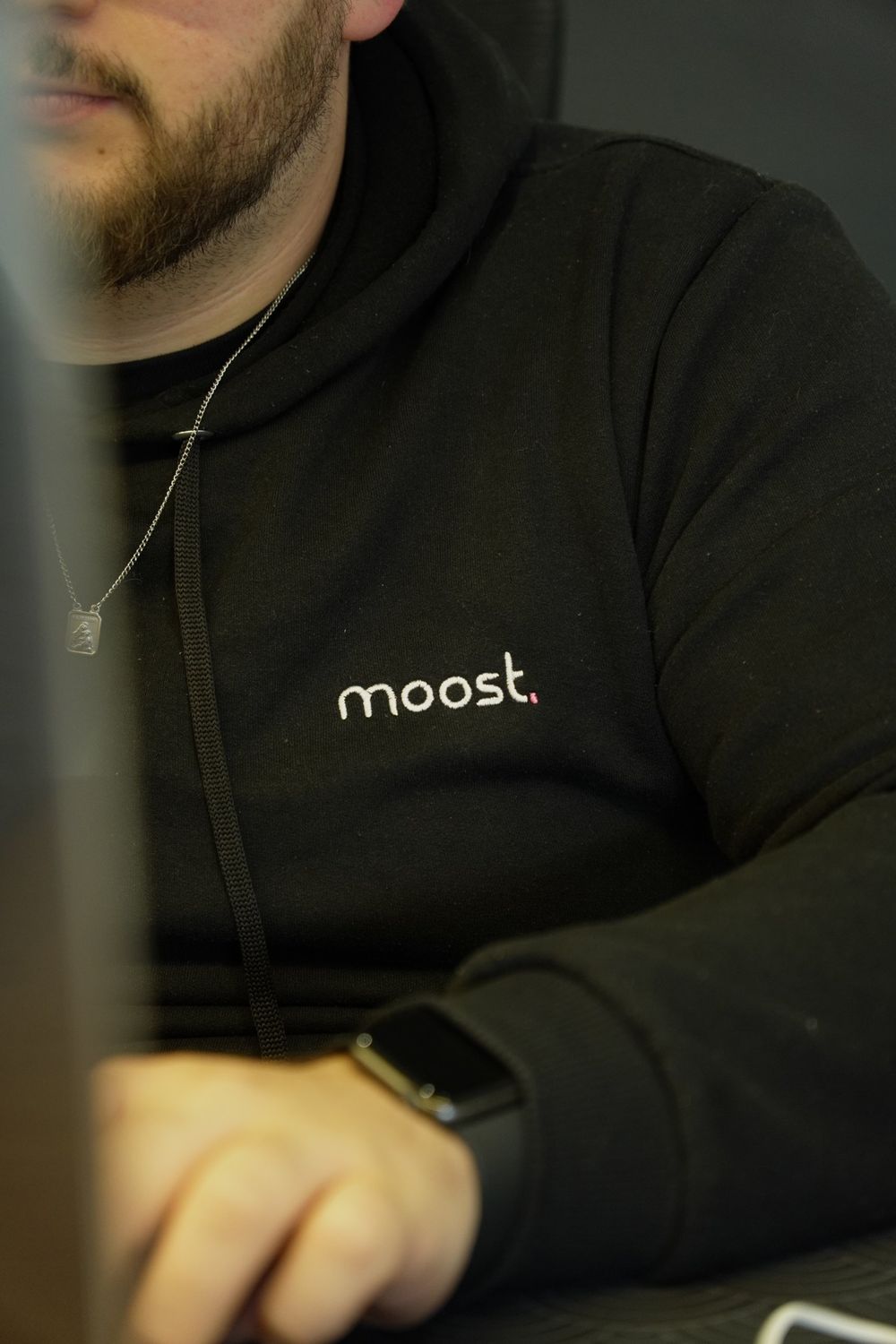 Moletom da Moost com o logo bordado